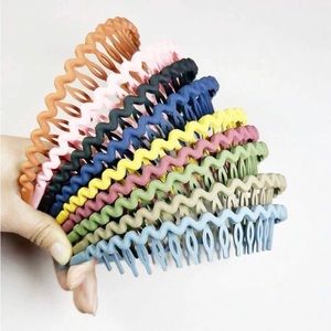 9 hair bands with claws solid wave shape multiple colours one size